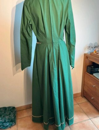 Vestido Medieval Verde Bordado