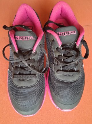 Deportivas Kappa Negro y rosa.