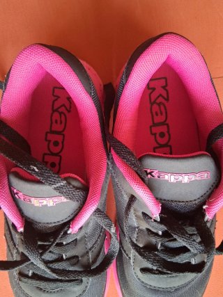 Deportivas Kappa Negro y rosa.
