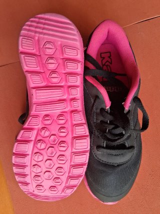 Deportivas Kappa Negro y rosa.