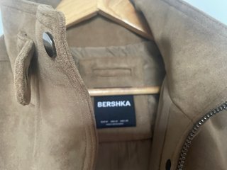 Cazadora efecto suede Bershka Talla M