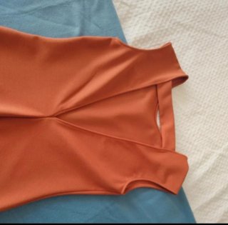 Vestido coral Zara espalda descubierta