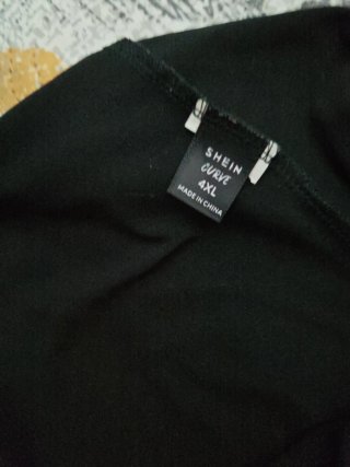 Mallas gimnasio mujer negras talla 4XL en uso.