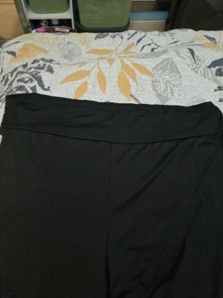 Mallas gimnasio mujer negras talla 4XL en uso.