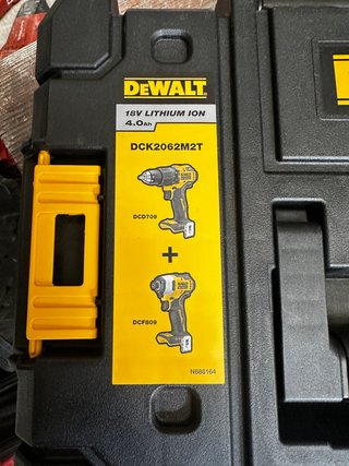 2 Taladros DeWalt 18V XR con 2 Baterías 4Ah