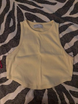 Top Bershka amarillo talla M