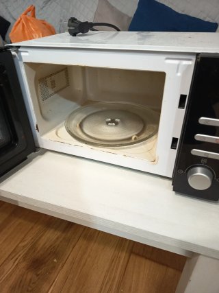 Microondas blanco y negro