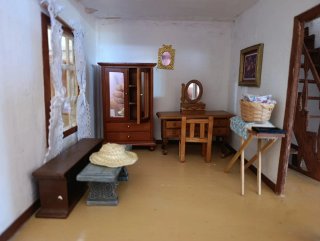 Casita de madera para muñecas