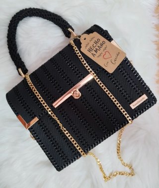 Bolso Negro Tejido a Mano