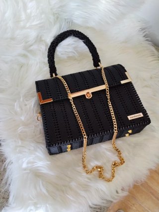 Bolso Negro Tejido a Mano