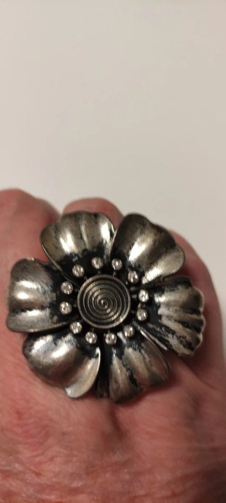 Anillo flor plata con pedrería