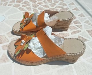 Sandalias cuña de yute Aedo flor naranja y verde