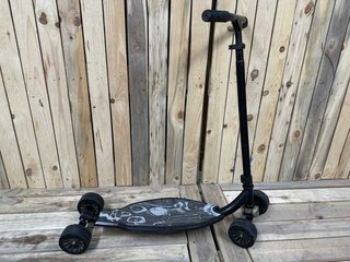 PATINETE OXELO 4 RUEDAS NEGRO