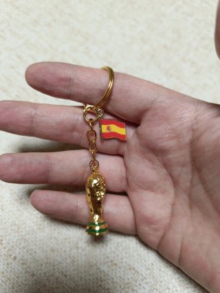Llavero metálico Trofeo FIFA y bandera de España