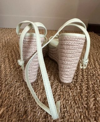 Cuñas Stradivarius verde menta
