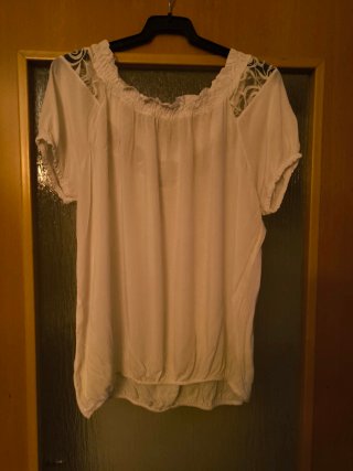 Blusa blanca con encaje