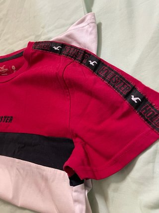 Camiseta Hollister Roja y Blanca