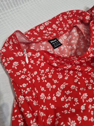 Falda corta floral roja talla XS