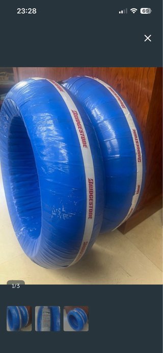 Neumático Bridgestone V02