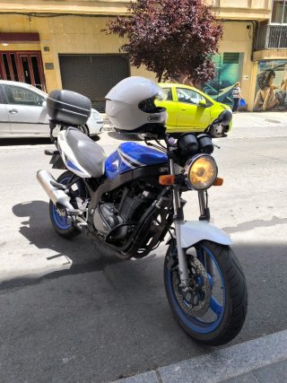 Suzuki GS 500 - Azul y Blanco