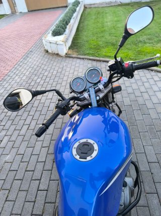 Suzuki GS 500 - Azul y Blanco