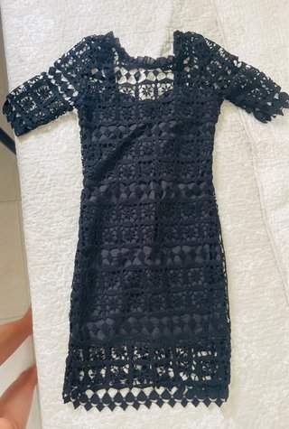 Vestido negro elegante encaje
