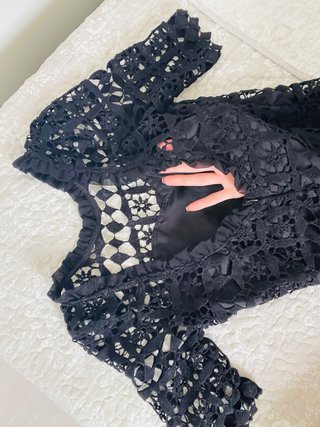 Vestido negro elegante encaje