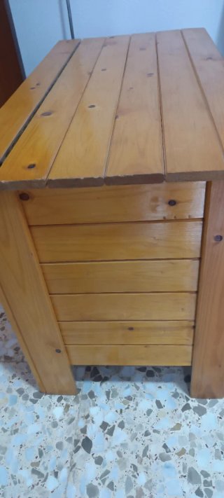 Baúl de madera de pino