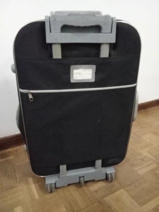 Maleta color negro de 23 kg