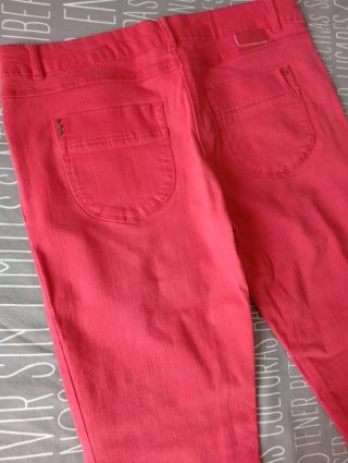 Pantalón pitillo coral Talla 42
