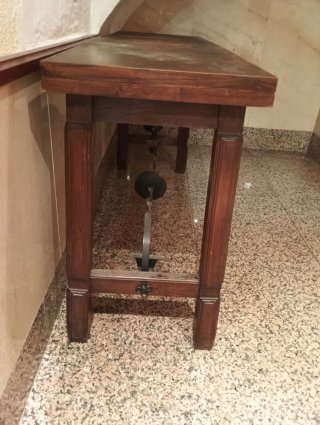 Mesa antigua madera y  de nogal escucho ofertas