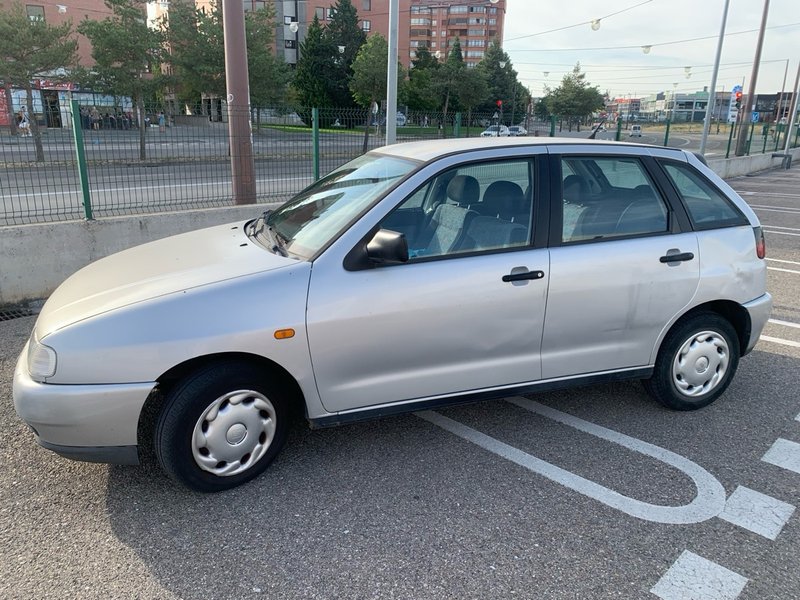SEAT Ibiza 1999 - foto 1