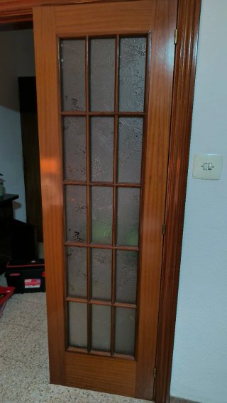 Puerta madera con cristal