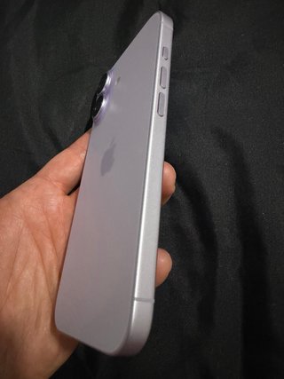 iPhone 17 Morado
