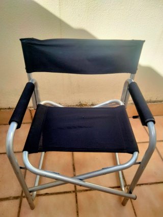Sillas plegables azul y negra