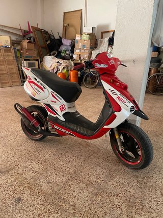 Beta Ark Scooter Roja y Blanca