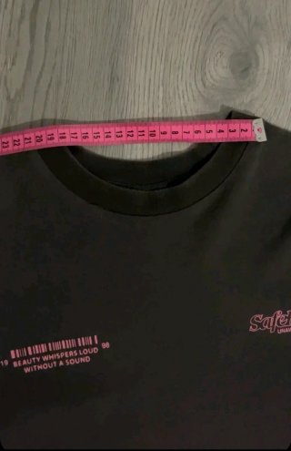Camiseta Bershka Talla XS Flores Gráficas