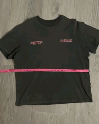 Camiseta Bershka Talla XS Flores Gráficas
