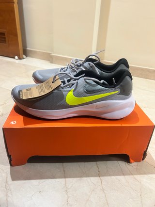 Nike Revolution siete Talla 45.5 Nuevas