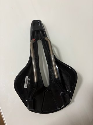 Sillin bici Prologo Nago R4 PAS Tirox 137mm Negro