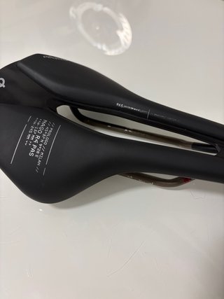 Sillin bici Prologo Nago R4 PAS Tirox 137mm Negro