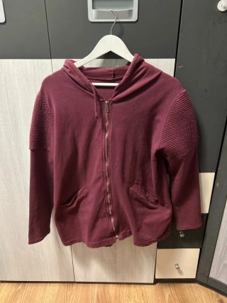 Sudadera con cremallera y capucha