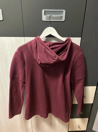 Sudadera con cremallera y capucha