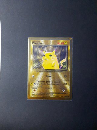 Carta Pokémon Pikachu Metálica 25th