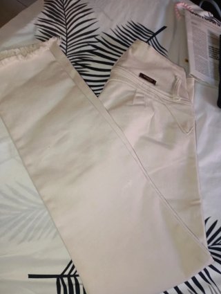 Vaqueros Waoo levanta cola beige
