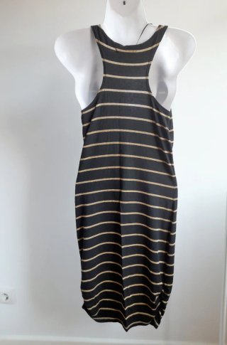 Vestido negro con rayas doradas