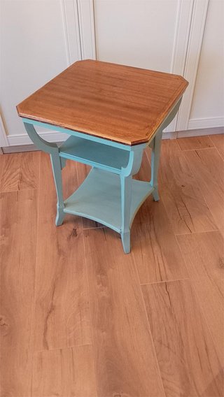 Mesita auxiliar en madera