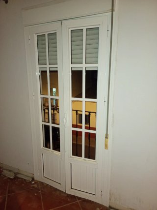 2 Balconeras aluminio con persianas Precio UD