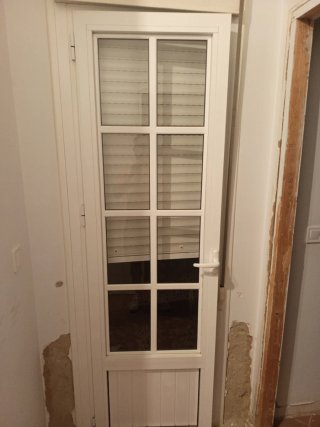 Puerta abatible de una hoja