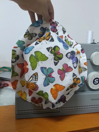 Sombrero reversible rayas rojas y blancas